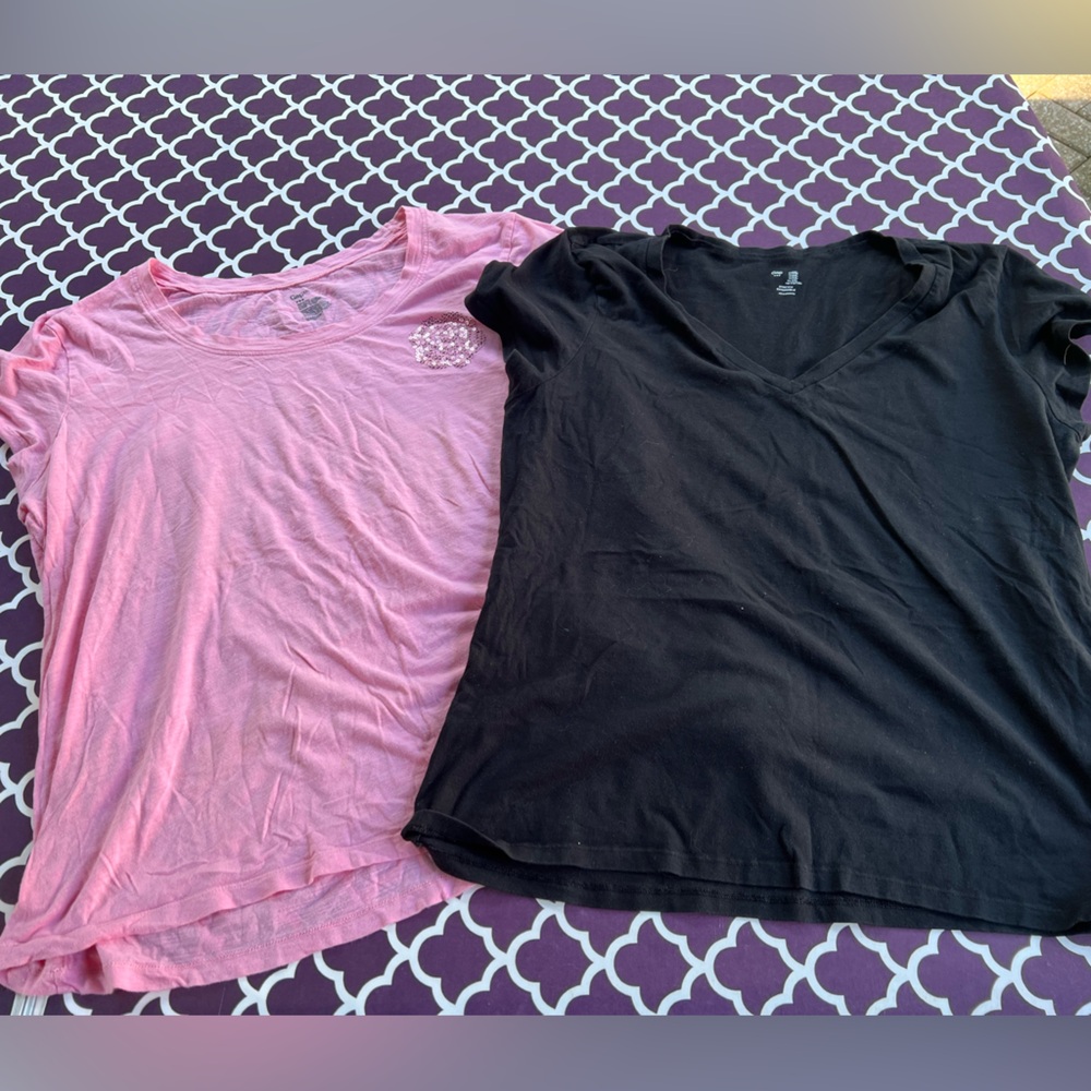 Gap Women’s Cotton Pink with sequin pocket Tee & Black v neck cotton tee